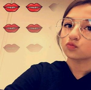 Meet your Posher, Clavel